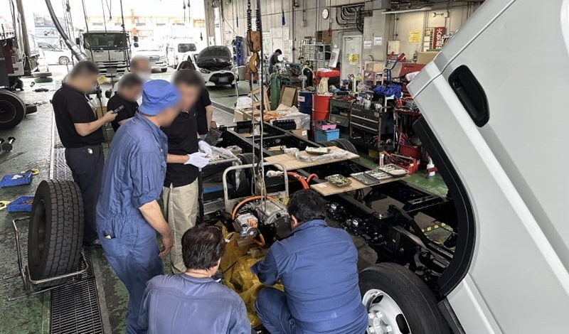 改造キャンター組立